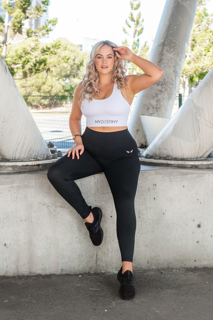 Blonde girl. Plus size activewear. highwaist. leggings shorts